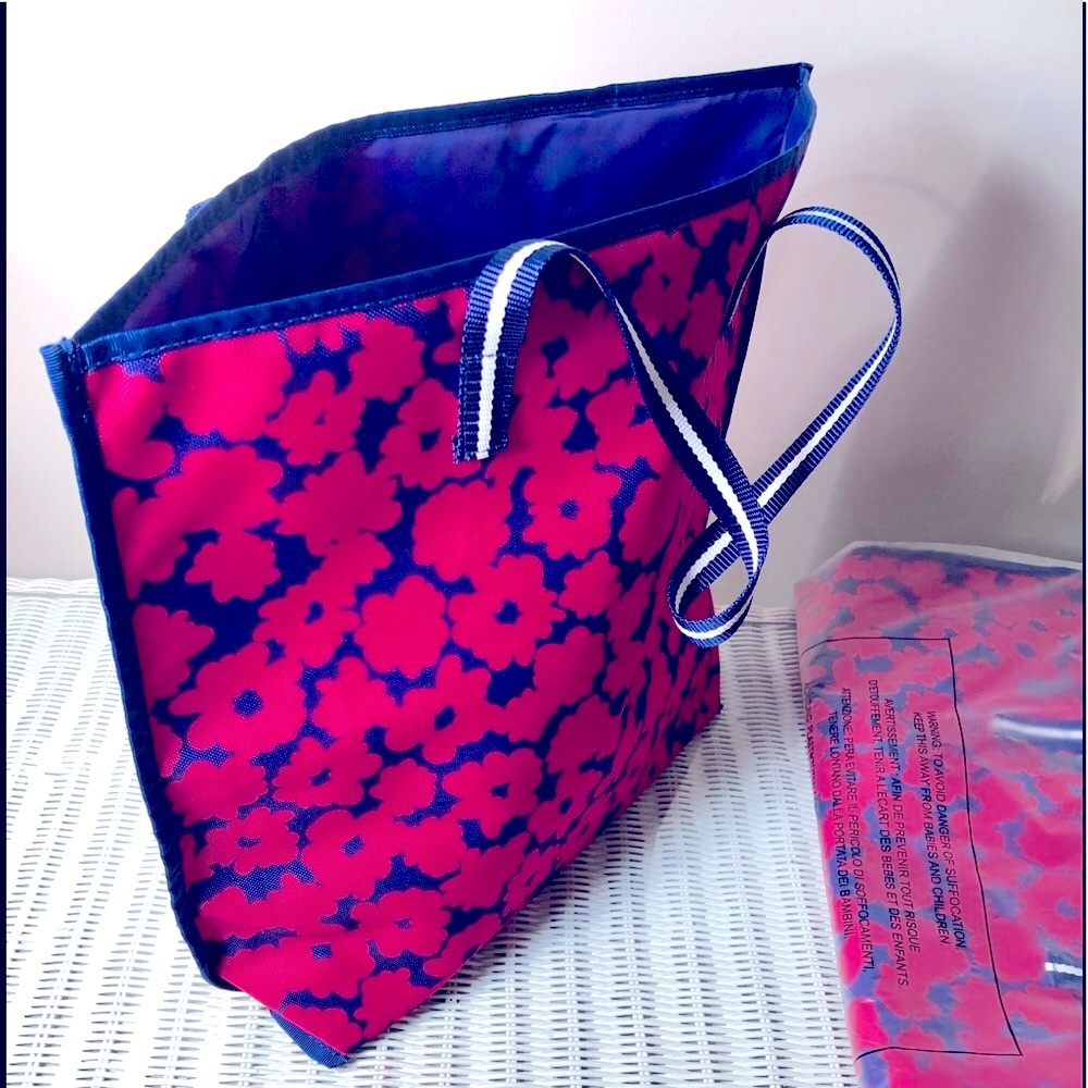NWT 2 Estee Lauder floral hot pink and navy lined Ex lg washable totes